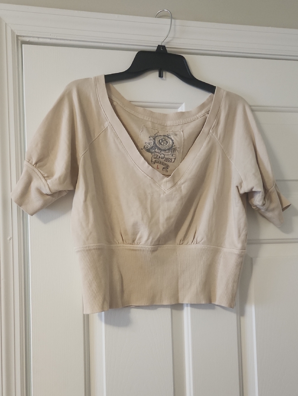 Y2K Gap Tan V-Neck Cropped Sweatshirt